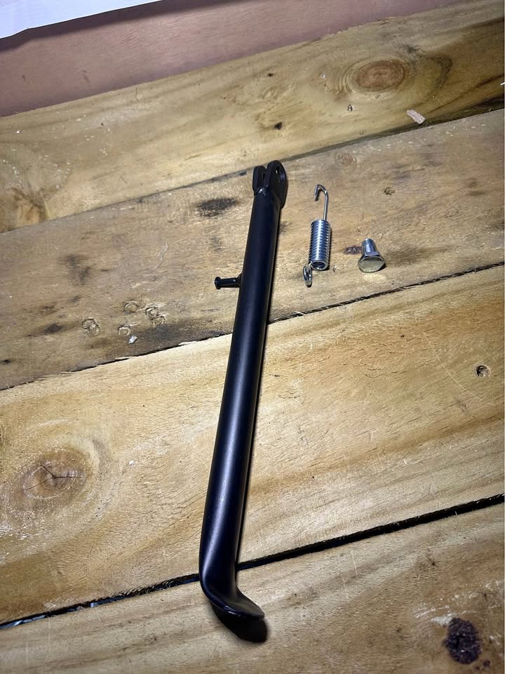 Forza 140 Kickstand