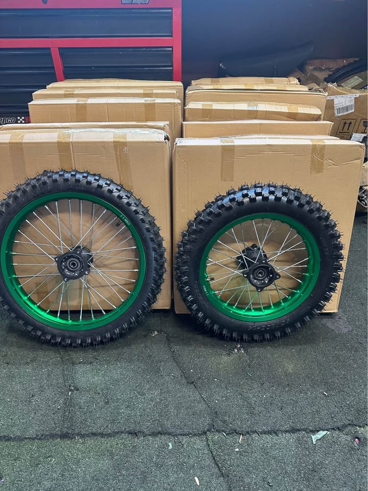 Forza 17“ / 14“ Aluminium Wheel Set Green