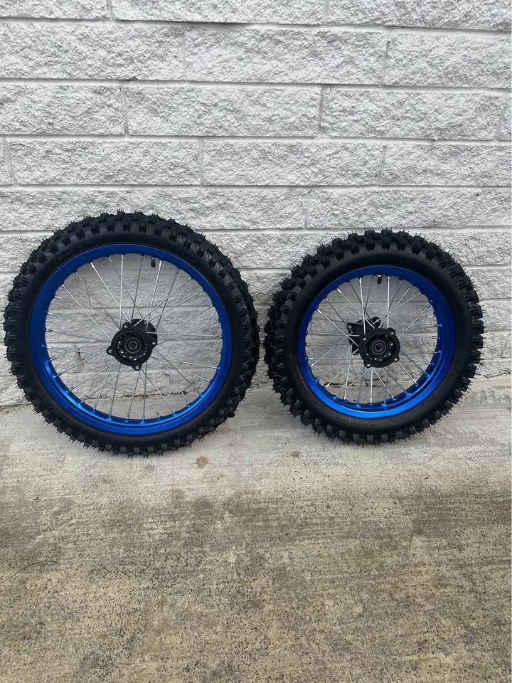 Forza 17 / 14 Blue Wheels